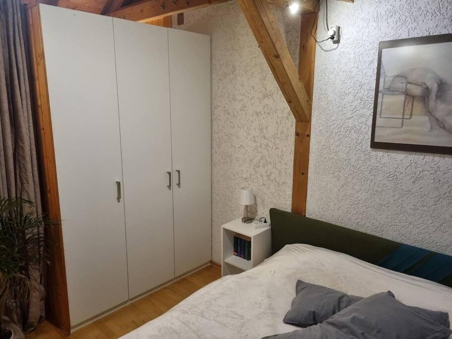 Gemuetliche Dachgeschosswohnung Erfurt Buitenkant foto